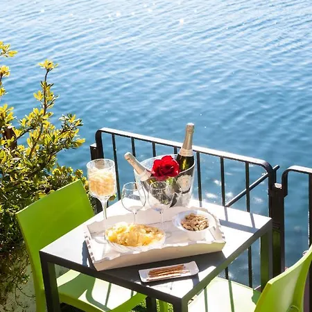 The Pier On The Appartamento Marone